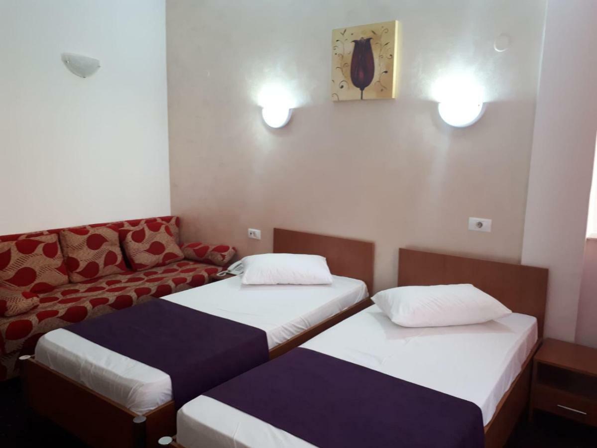Hotel Flormang Craiova Eksteriør bilde