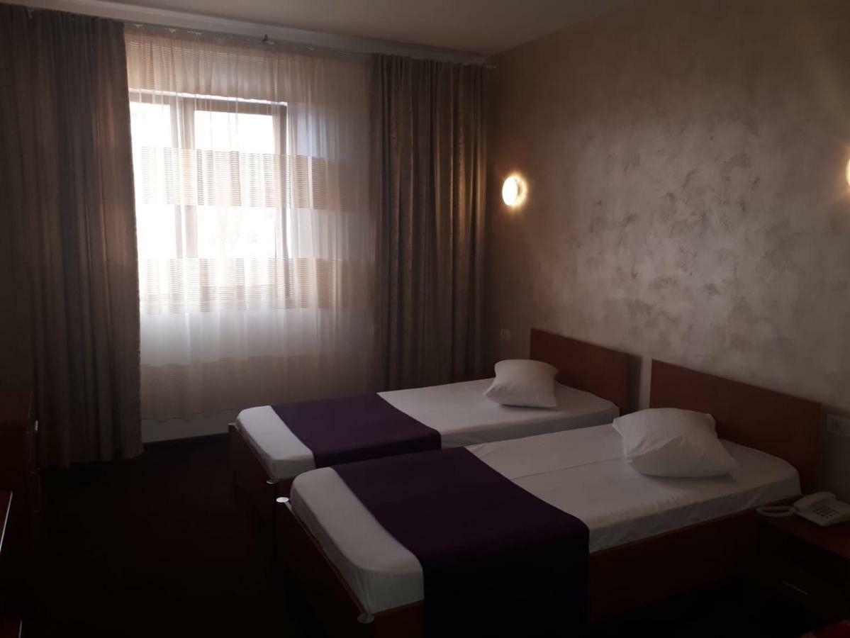 Hotel Flormang Craiova Eksteriør bilde